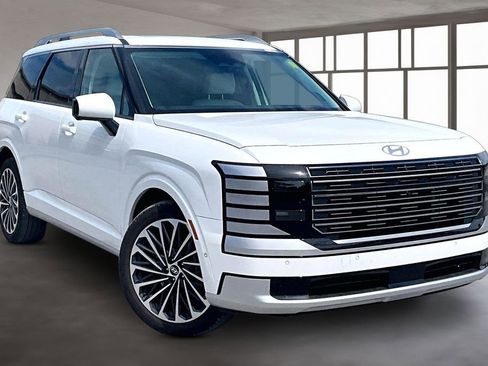 Used 2026 Hyundai Palisade Calligraphy FWD image 3