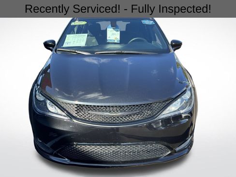 Used 2019 Chrysler Pacifica Touring Plus w/ S Appearance Package image 3