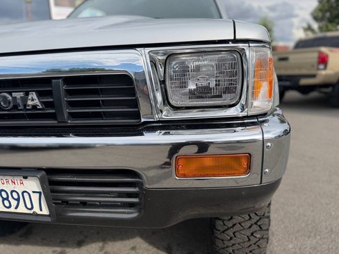 Used 1991 Toyota Pickup Deluxe AWD/4WD image 57