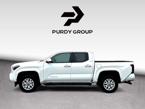 Certified 2025 Toyota Tacoma SR5 w/ SR5 Upgrade Package AWD/4WD image 2