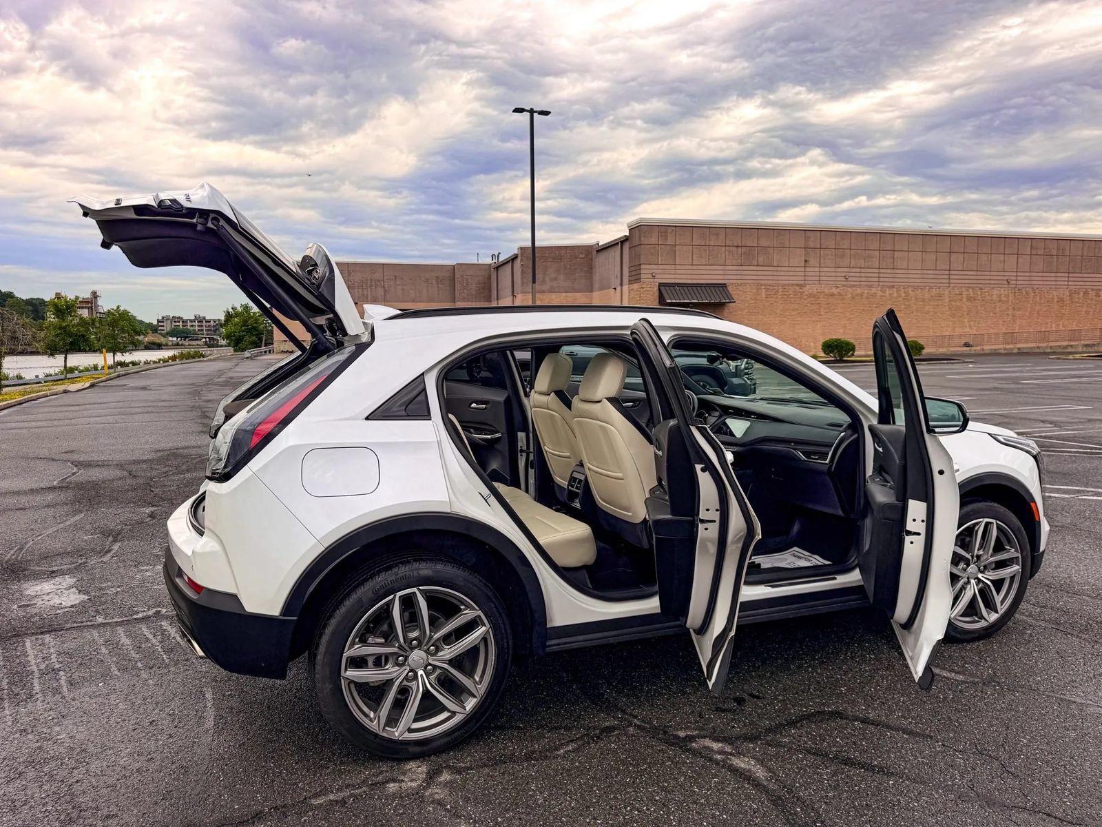 Used 2023 Cadillac XT4 Sport AWD/4WD image 9