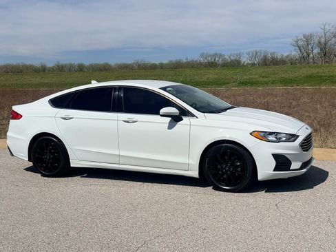 Used 2020 Ford Fusion SE image 32