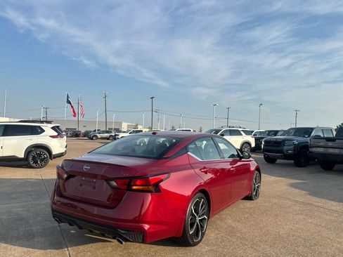 Certified 2025 Nissan Altima 2.5 SR w/ SR Premium Package FWD image 18