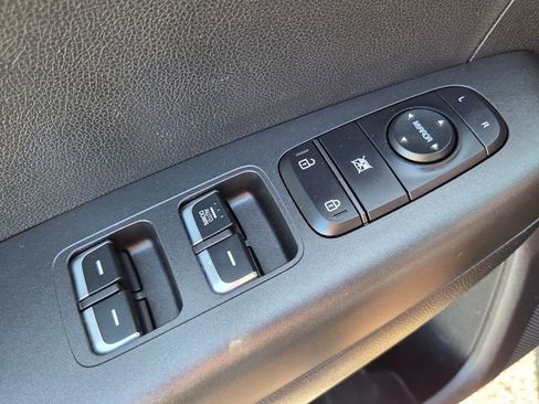 Used 2020 Kia Sportage LX image 32