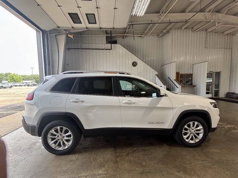 Used 2019 Jeep Cherokee Latitude AWD/4WD image 2