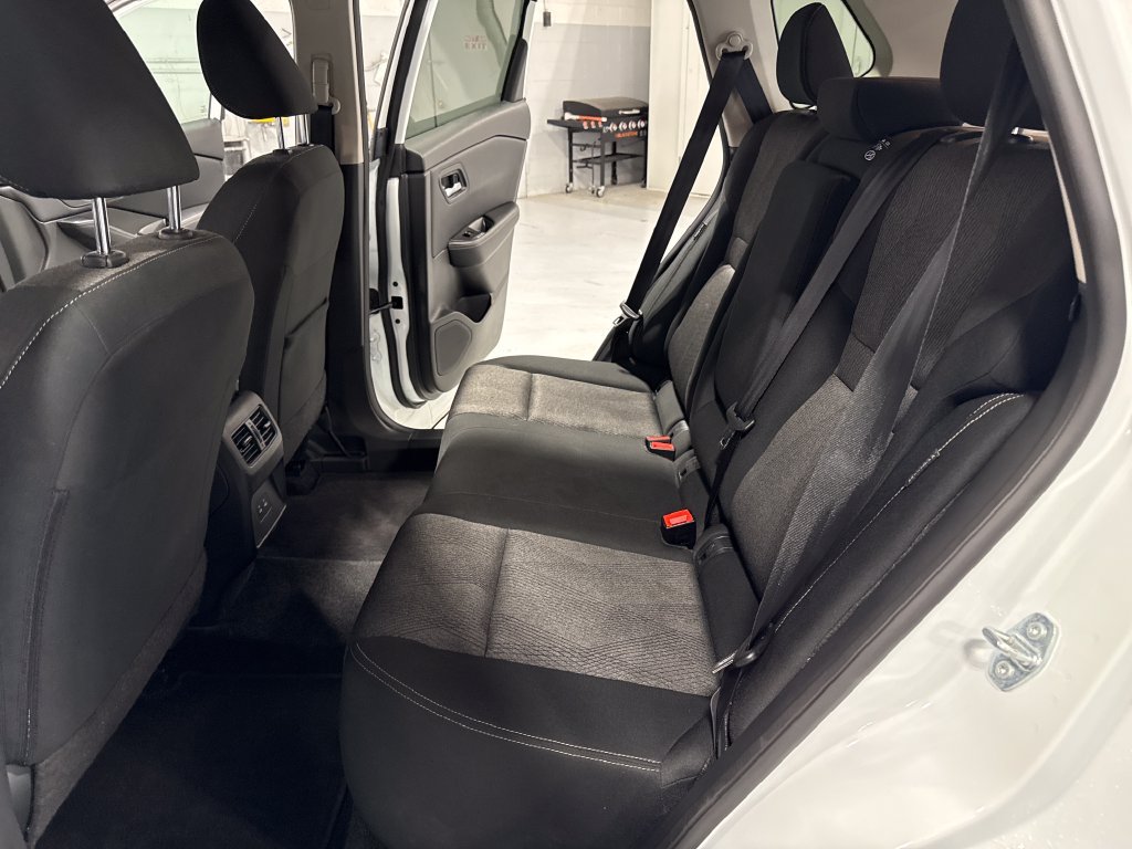 Used 2024 Nissan Rogue SV AWD/4WD image 35