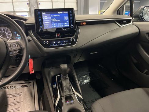 Used 2022 Toyota Corolla LE image 20