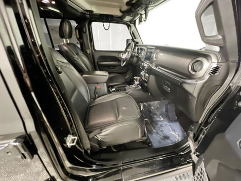 Used 2019 Jeep Wrangler Unlimited Sahara w/ Uconnect 4C Nav & Sound Group AWD/4WD image 31