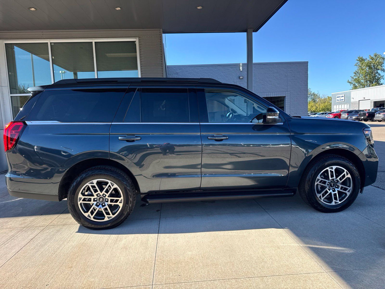 Certified 2025 Ford Expedition Active AWD/4WD image 9