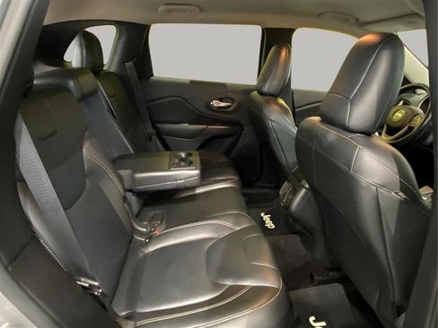 Used 2016 Jeep Cherokee Limited image 12