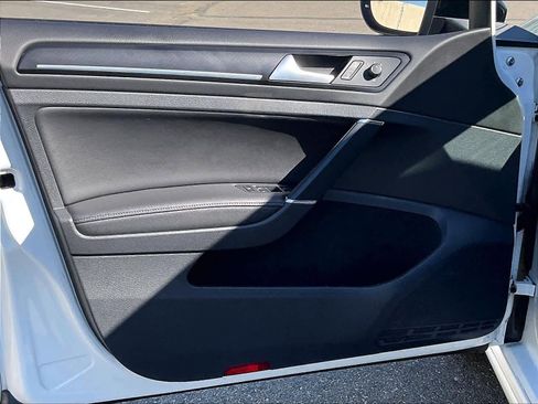 Used 2017 Volkswagen Golf R 4-Door image 24