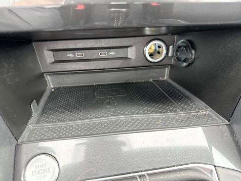 Used 2023 Volkswagen Tiguan SE image 29