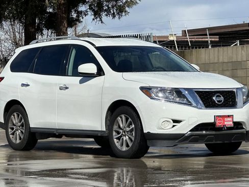 Used 2015 Nissan Pathfinder S image 10