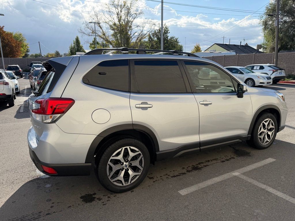 Used 2020 Subaru Forester Premium AWD/4WD image 5