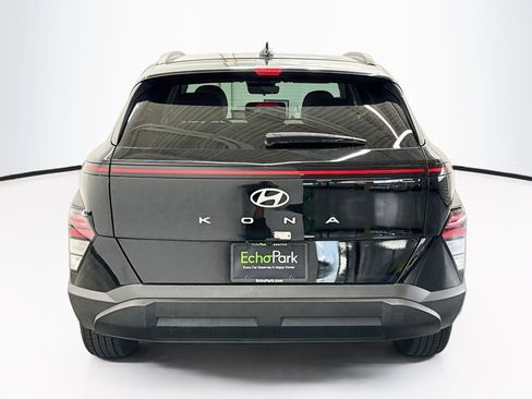 Used 2025 Hyundai Kona SEL FWD image 7