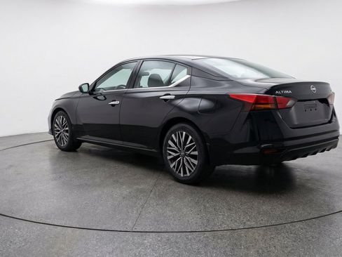 Used 2025 Nissan Altima 2.5 SV FWD image 6