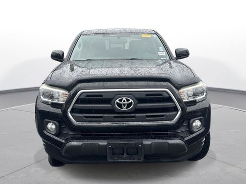 Used 2017 Toyota Tacoma SR5 w/ Tow Package RWD image 3
