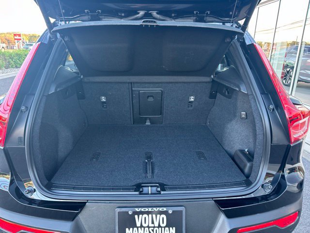 Used 2026 Volvo XC40 B5 Plus AWD/4WD image 11