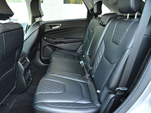 Used 2024 Ford Edge Titanium image 17