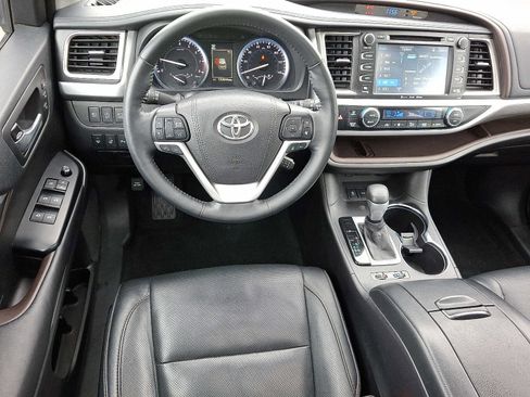 Used 2017 Toyota Highlander Limited Platinum w/ Carpet Mat Package image 12