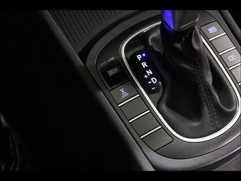 Certified 2025 Hyundai Kona SEL AWD/4WD image 17