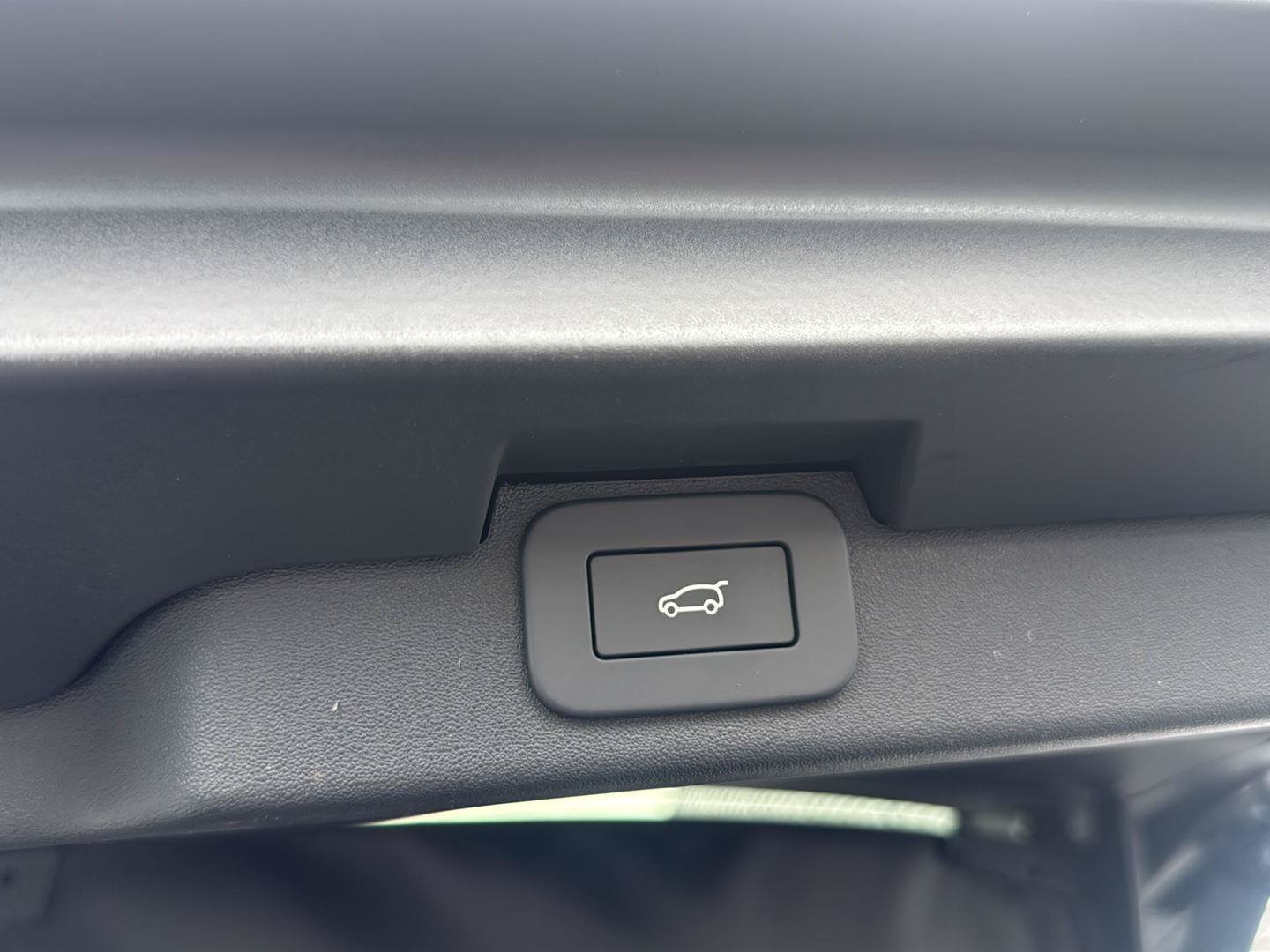 New 2026 Land Rover Discovery S AWD/4WD image 22