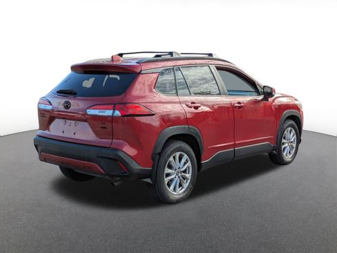 Used 2022 Toyota Corolla Cross LE image 3