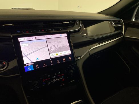 Used 2022 Jeep Grand Cherokee Trailhawk w/ Luxury Tech Group III image 23