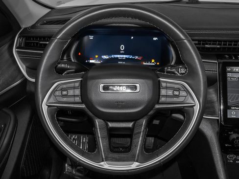 Used 2023 Jeep Grand Cherokee Limited AWD/4WD image 26