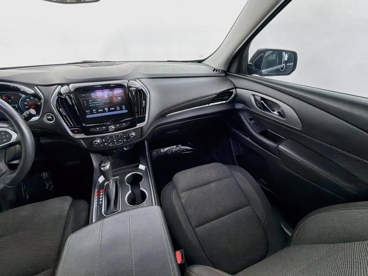 Used 2019 Chevrolet Traverse LT w/ LPO, Black Accent Package AWD/4WD image 12