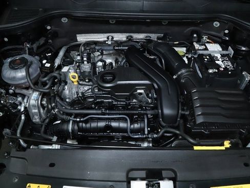 Used 2024 Volkswagen Taos SE image 37