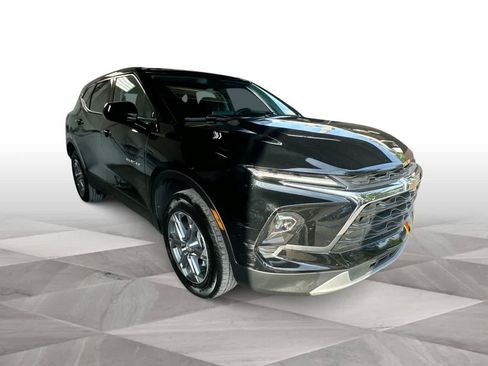 Used 2025 Chevrolet Blazer LT AWD/4WD image 2