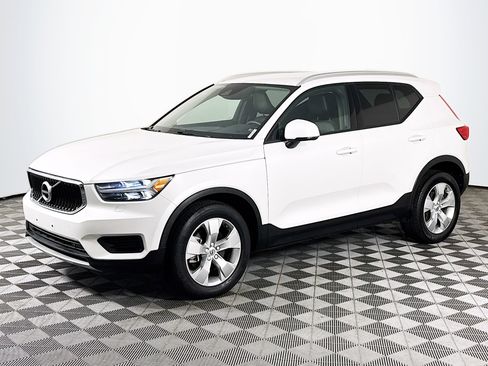 Used 2022 Volvo XC40 T5 Momentum AWD/4WD image 4