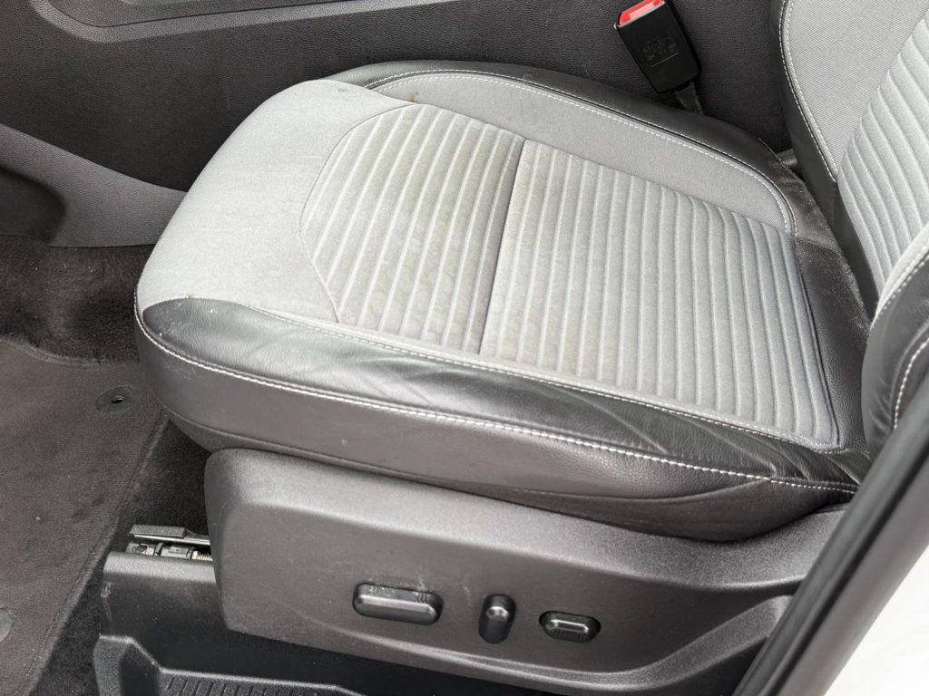 Used 2018 Ford Escape SE w/ SE Sport Appearance Package FWD image 9