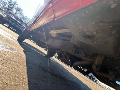 Used 1988 Chevrolet Suburban 2500 image 25