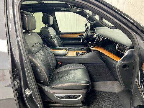 Used 2024 Jeep Grand Wagoneer L Series III image 23