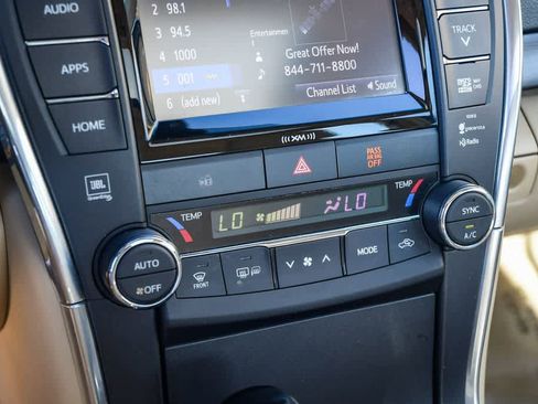 Used 2017 Toyota Camry XLE image 21