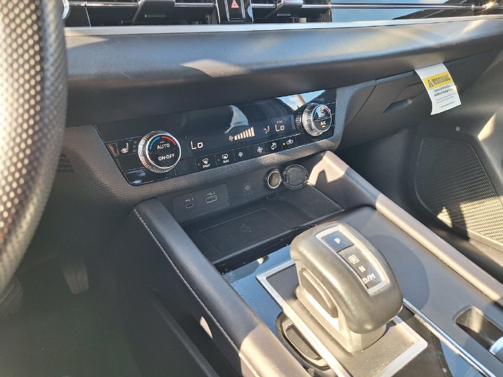 Used 2024 Mitsubishi Outlander FWD image 16
