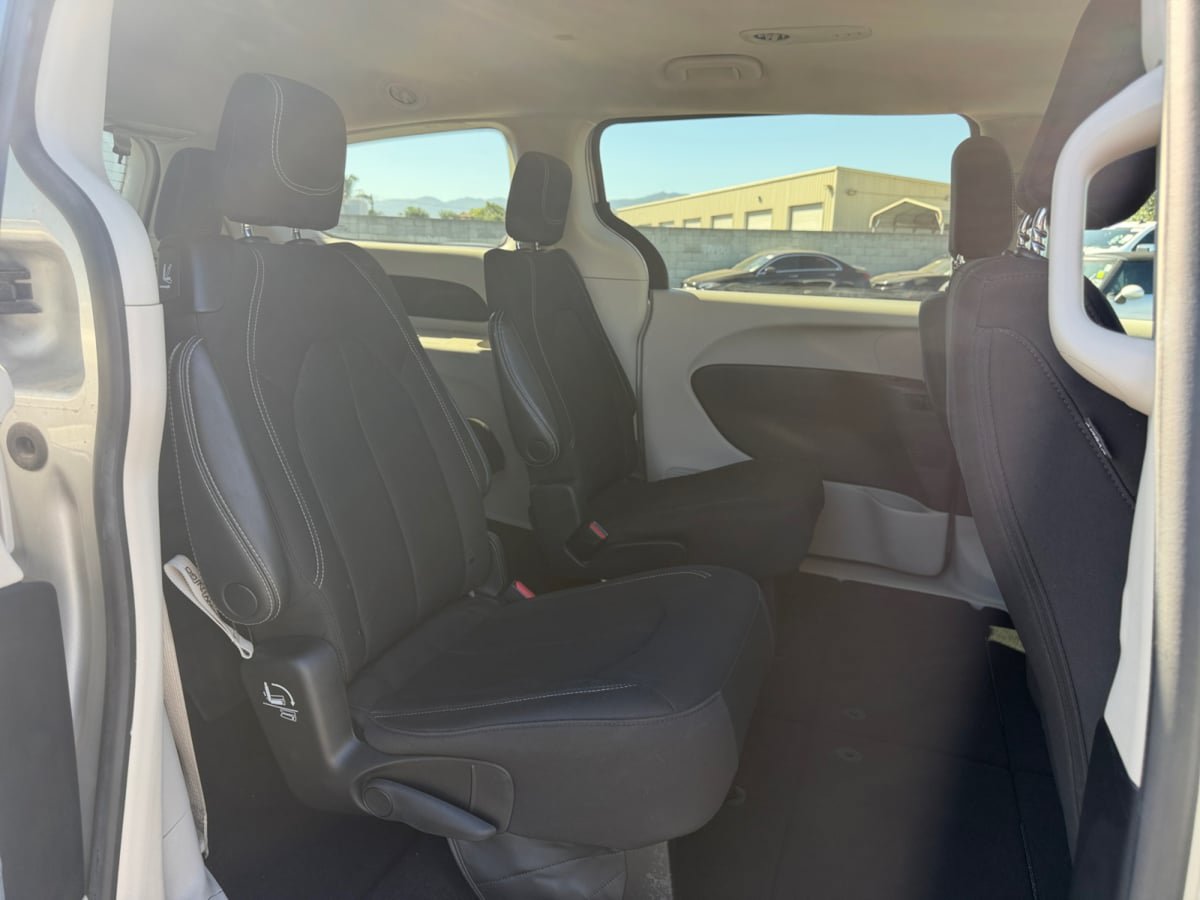 Used 2023 Chrysler Voyager LX FWD image 19