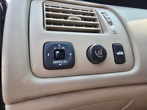 Used 2002 Toyota Avalon XL w/ Luxury Pkg FWD image 57