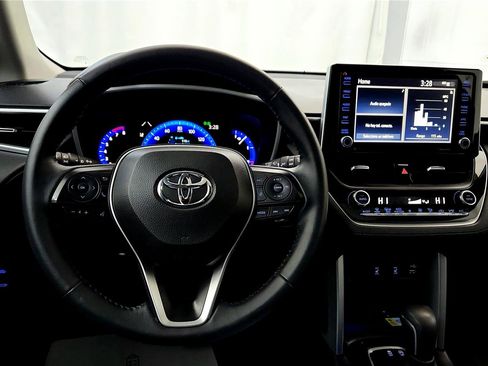 Used 2022 Toyota Corolla Cross XLE image 28