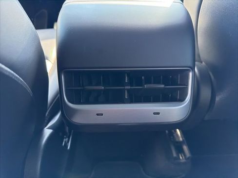 Used 2023 Tesla Model Y Performance image 13