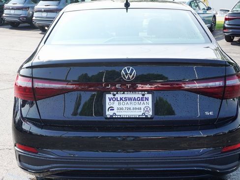 New 2025 Volkswagen Jetta SE image 4