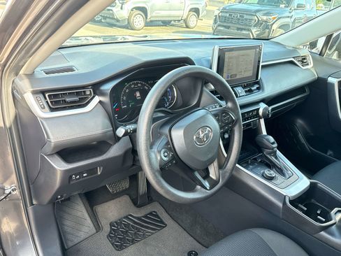 Used 2025 Toyota RAV4 LE AWD/4WD image 10