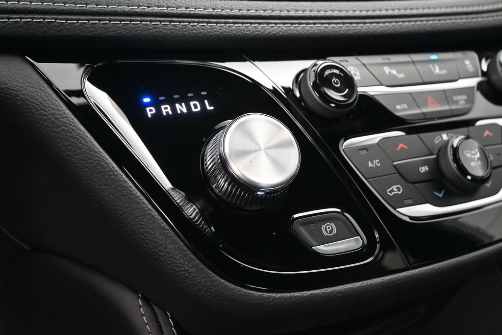 New 2027 Chrysler Pacifica Limited w/ Family Tech Group FWD image 20
