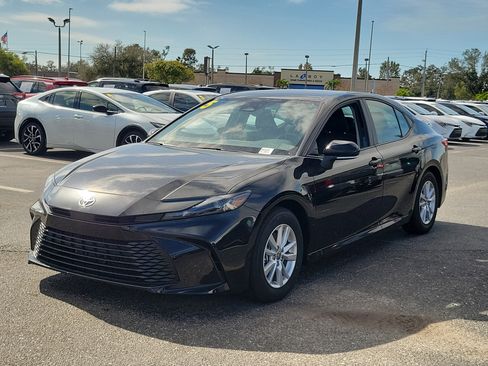 Used 2025 Toyota Camry LE image 2