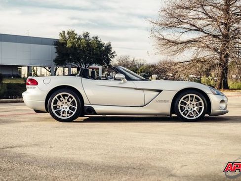 Used 2003 Dodge Viper SRT-10 image 10