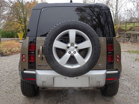 Used 2020 Land Rover Defender 110 First Edition image 8