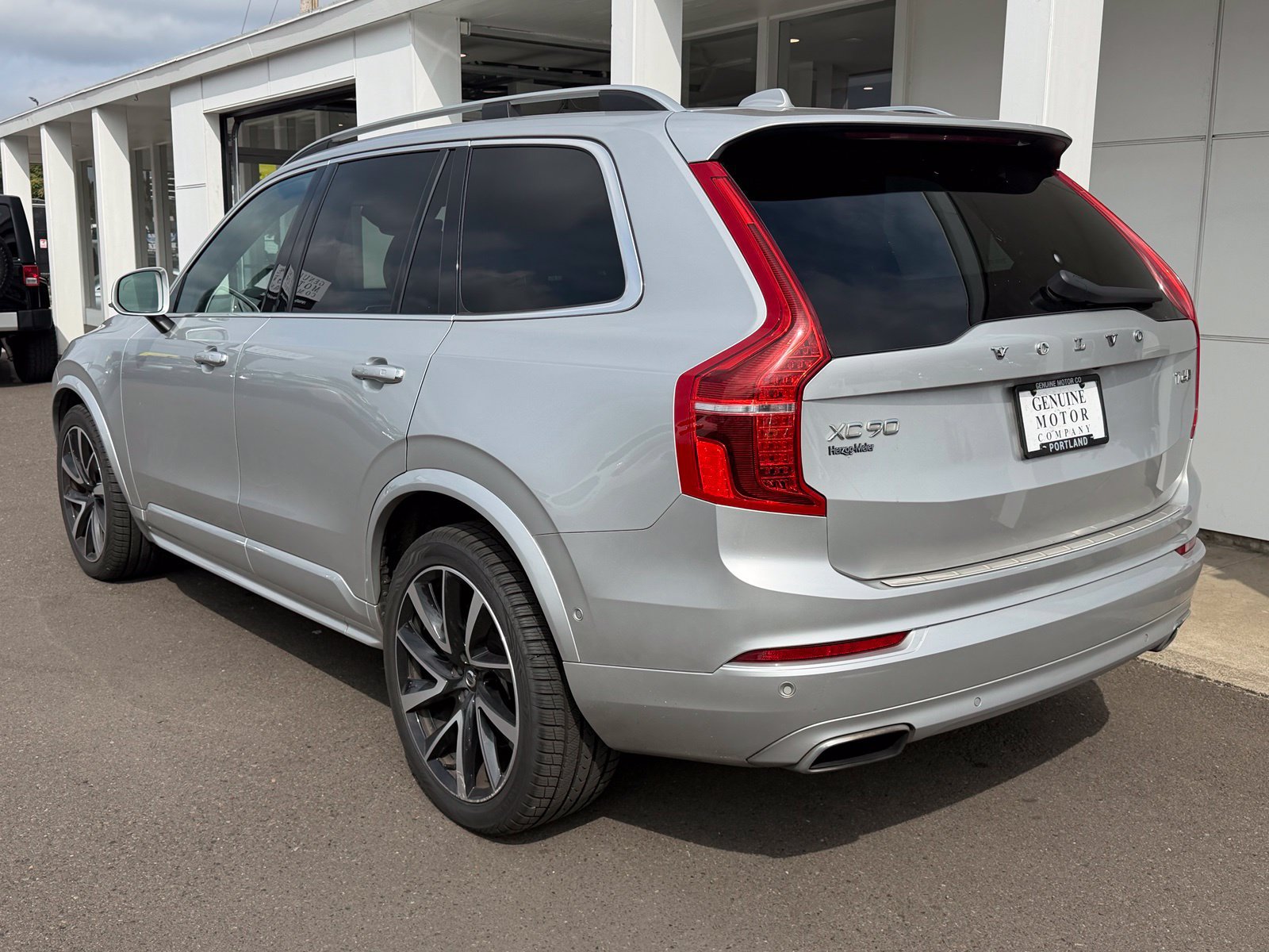 Used 2019 Volvo XC90 T6 Momentum w/ Advanced Package AWD/4WD image 3