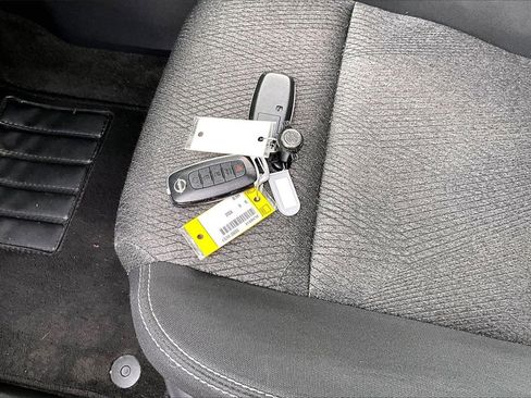 Used 2024 Nissan Rogue SV image 29